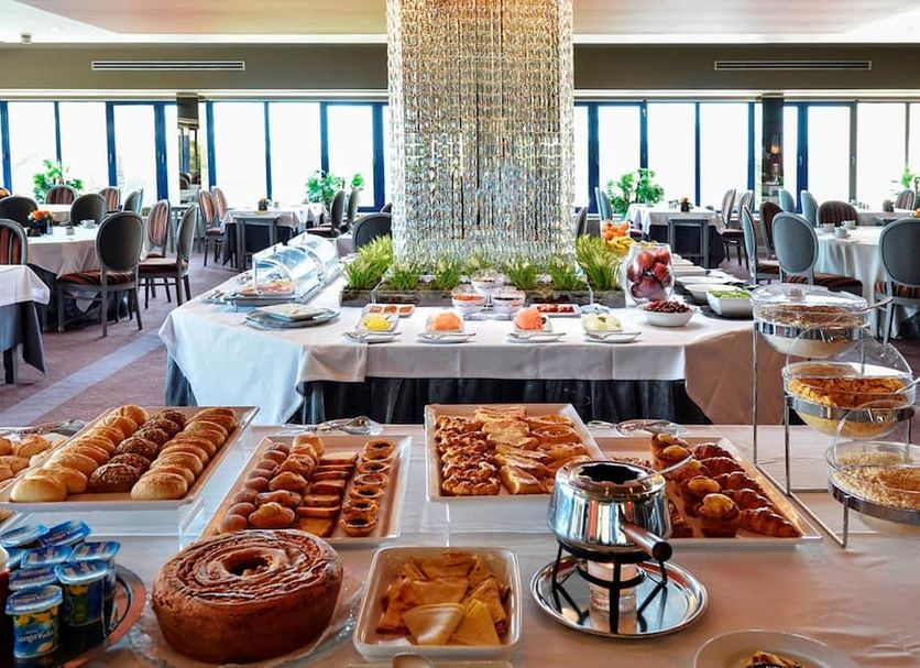 Buffet Photo