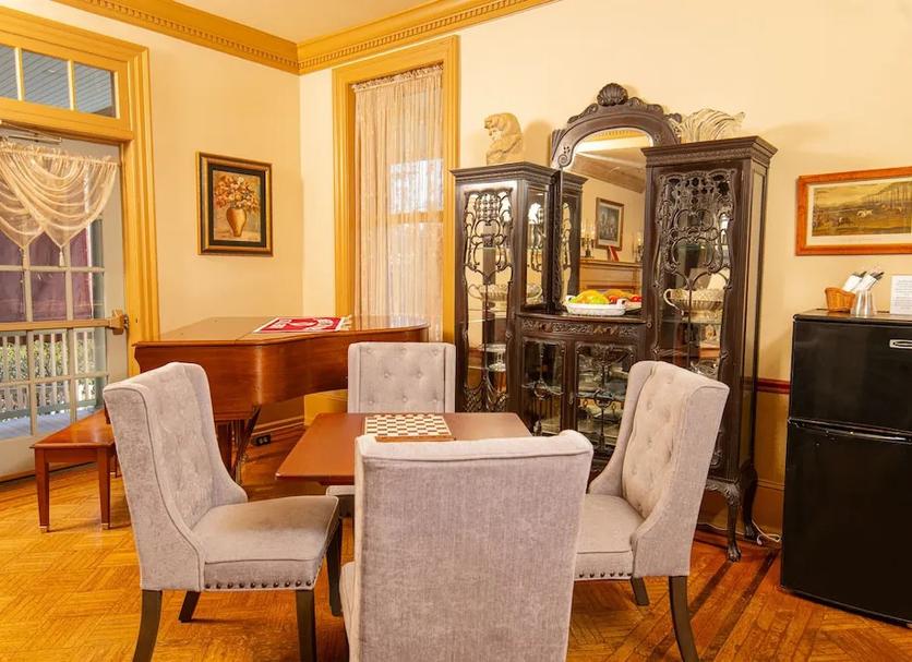 Dining room Photo