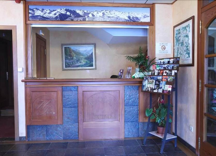 Front desk Photo