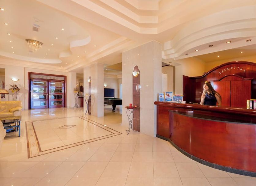 Front desk Photo