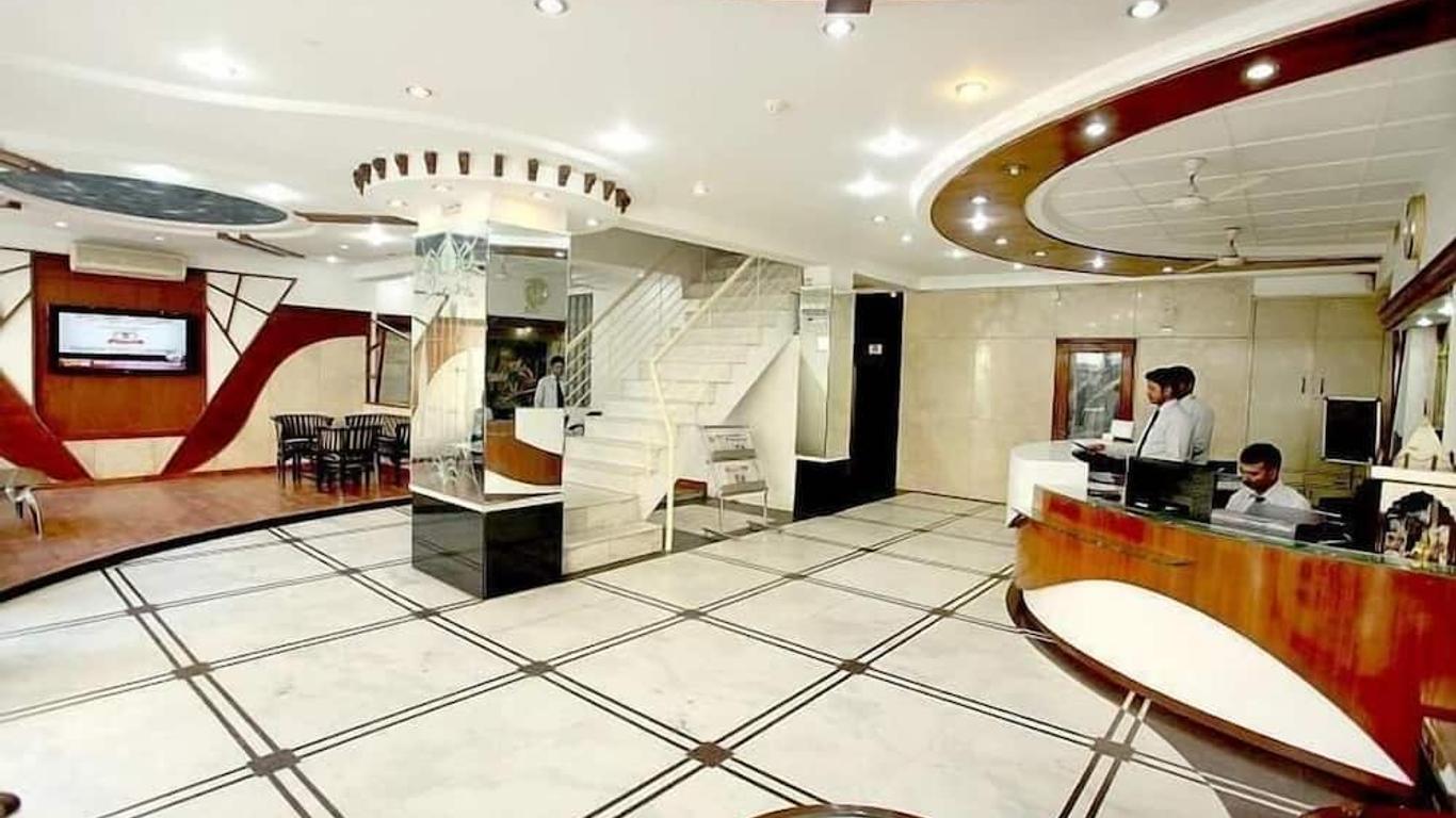 Hotel Chanchal Continental - 02 Mins from New Delhi Railway Station