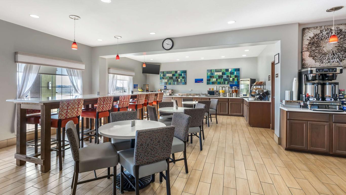 Best Western Club House Inn & Suites