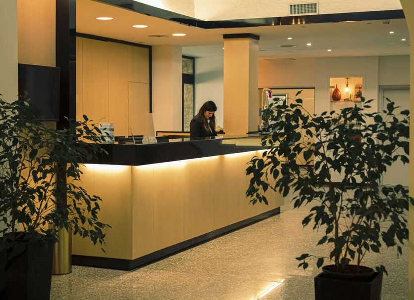 Front desk Photo