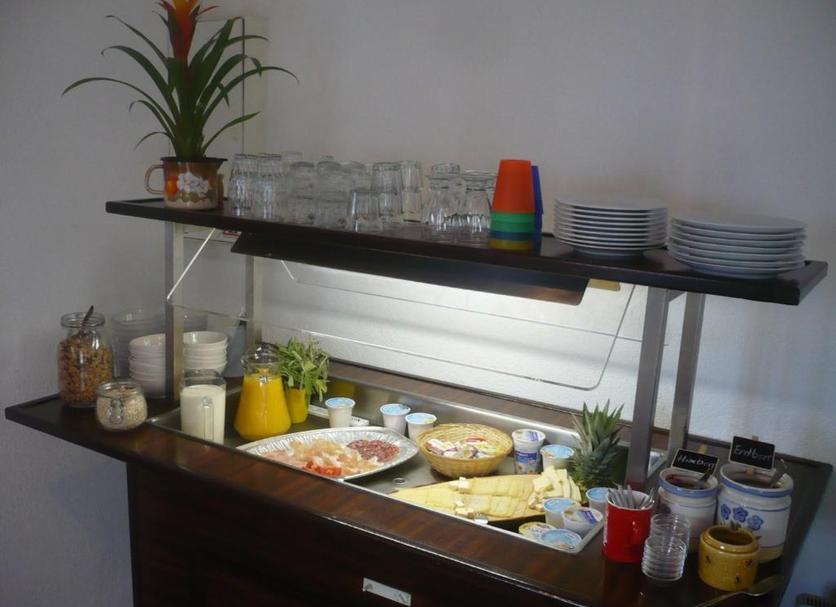 Buffet Photo