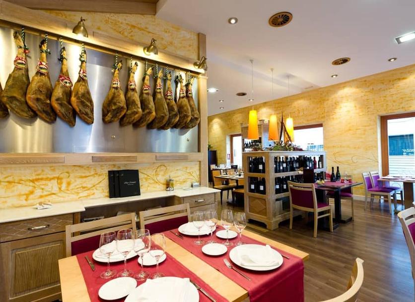 Restaurant Photo