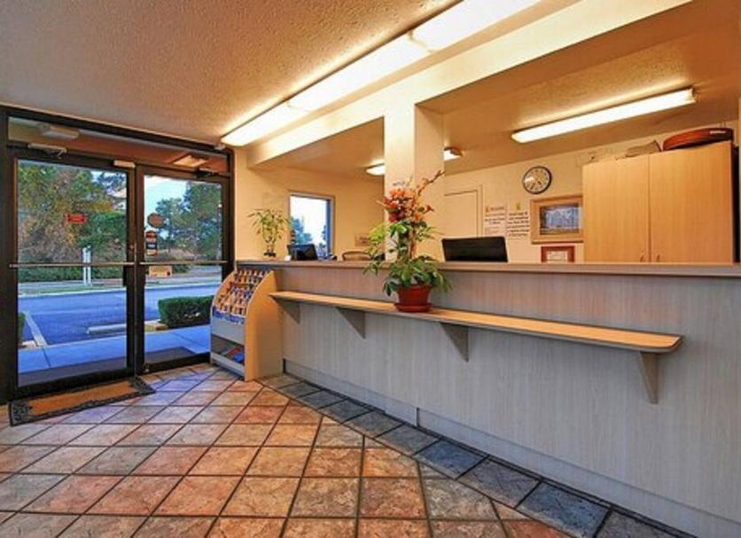 Front desk Photo