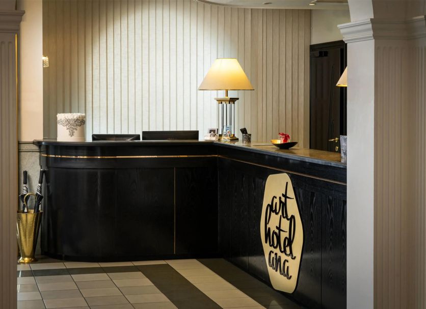 Front desk Photo