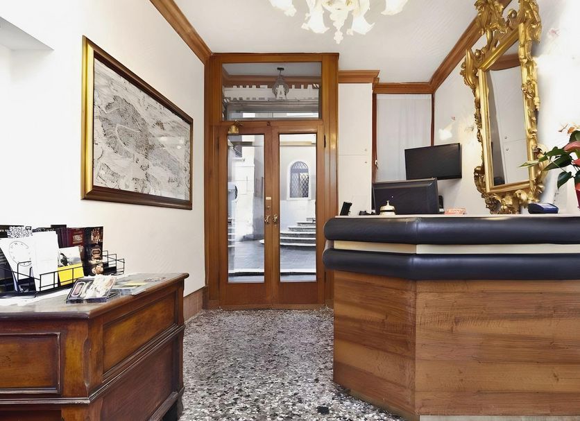 Front desk Photo