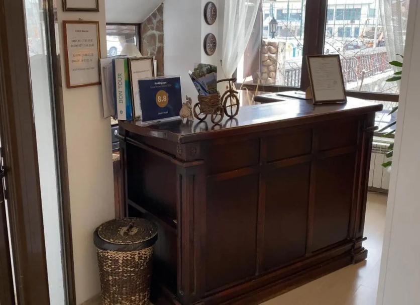 Front desk Photo