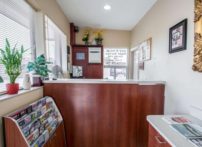 Front desk Photo
