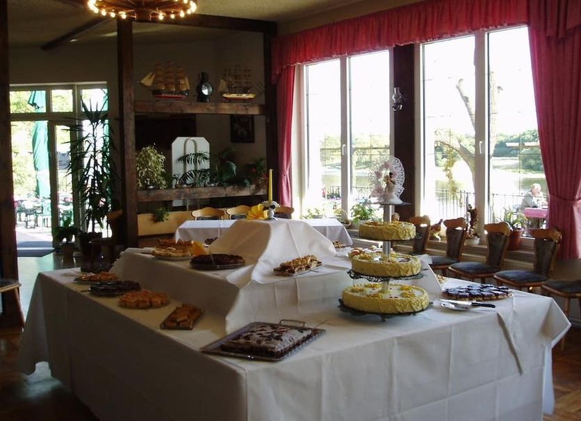 Buffet Photo