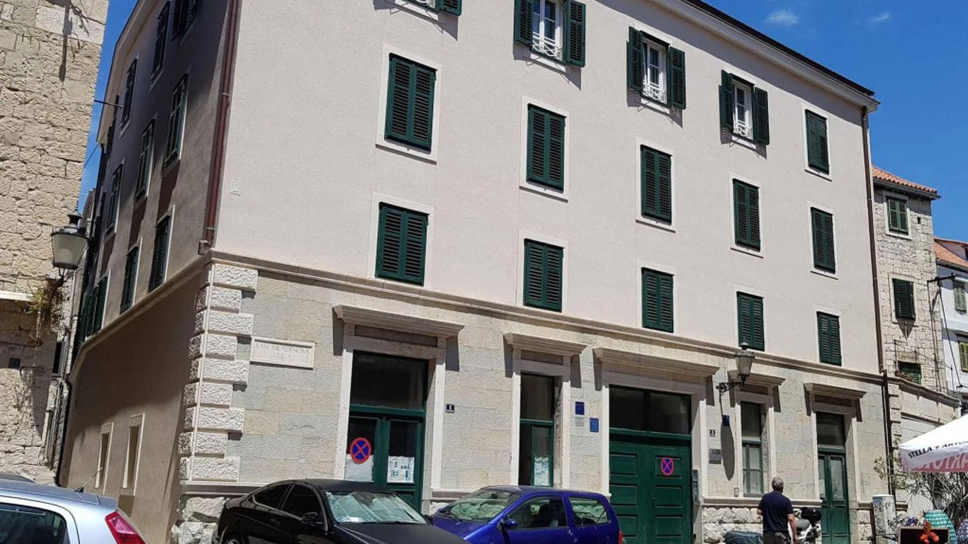 Croparadise Hostel & Apartments