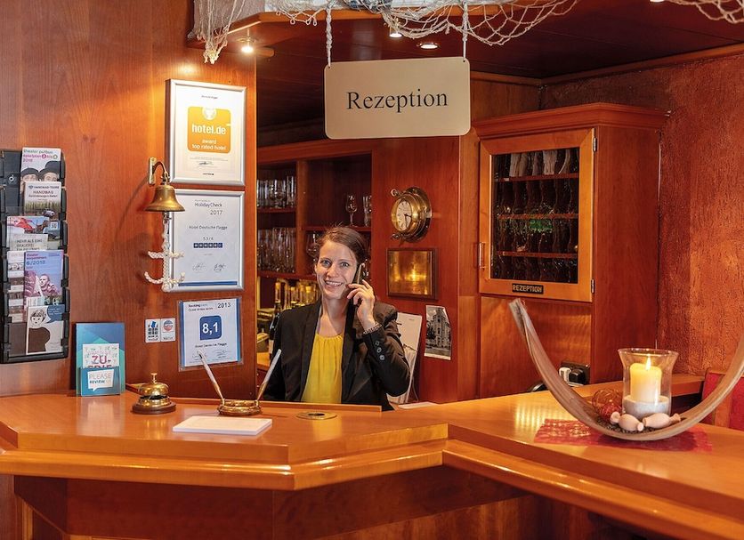 Front desk Photo
