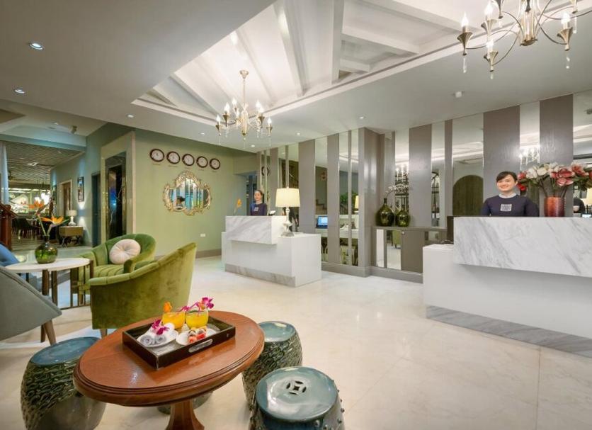 Front desk Photo