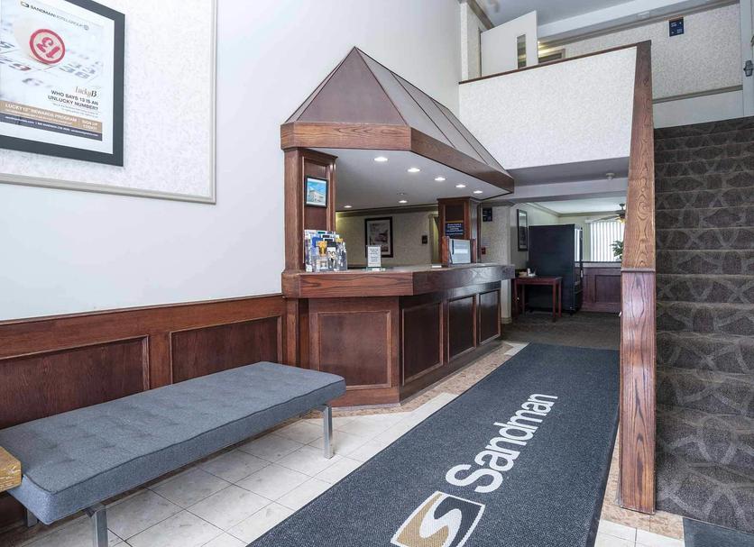 Front desk Photo