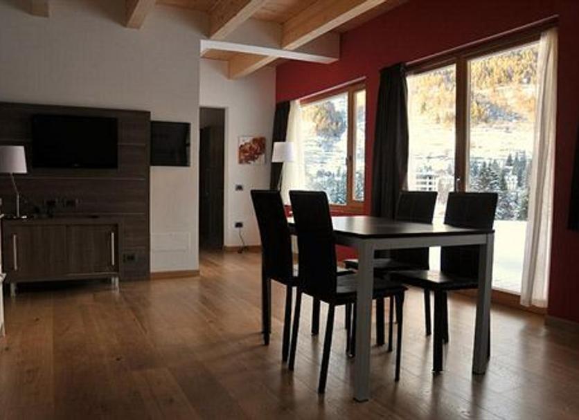 Dining room Photo
