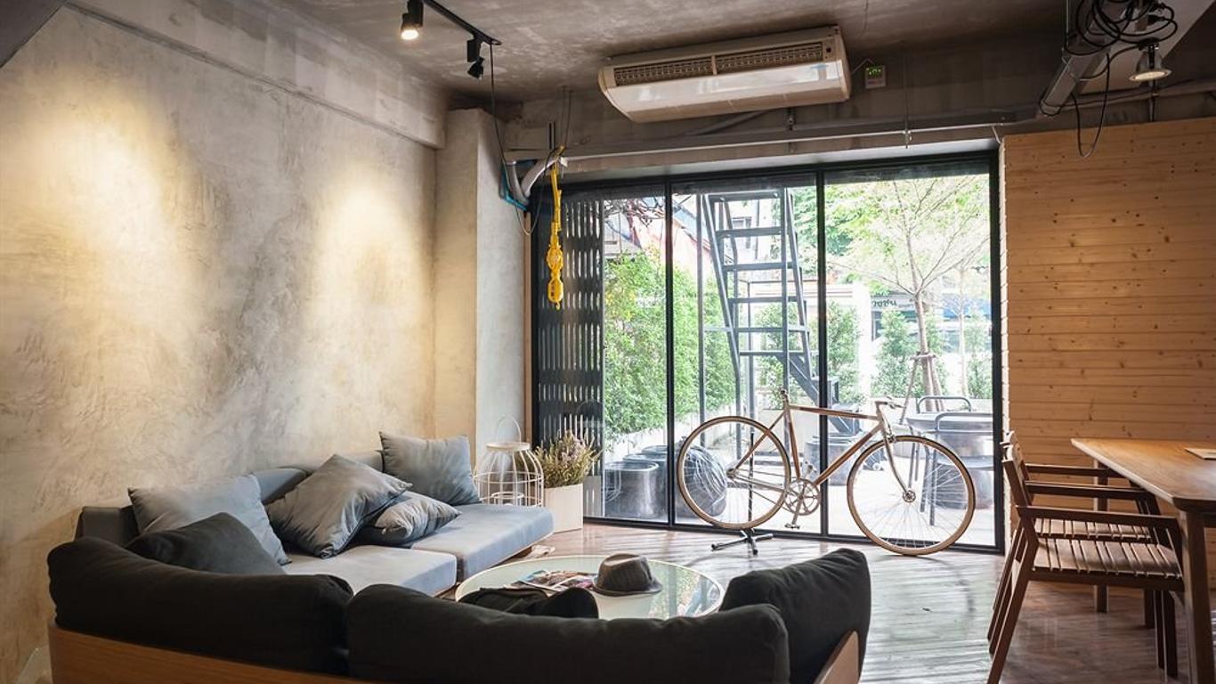 Pod Hostel Cafe Designshop