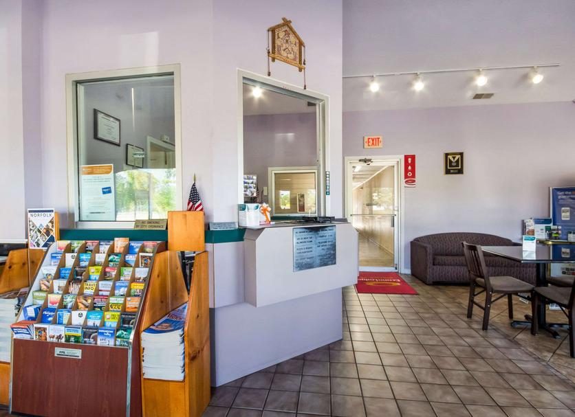 Front desk Photo