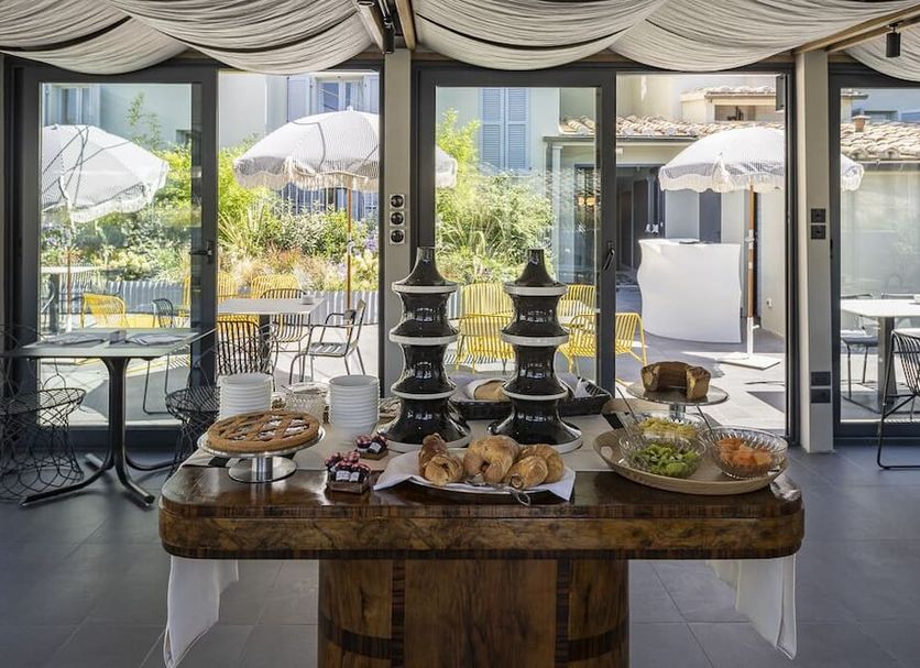 Buffet Photo
