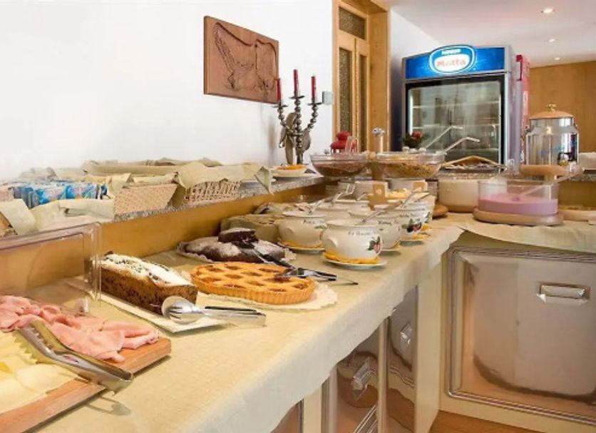 Buffet Photo