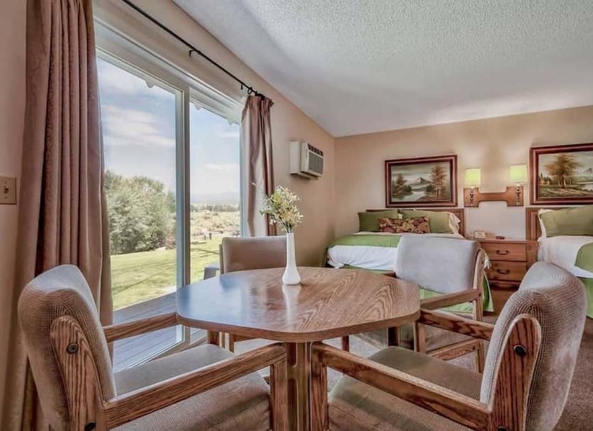 Dining room Photo