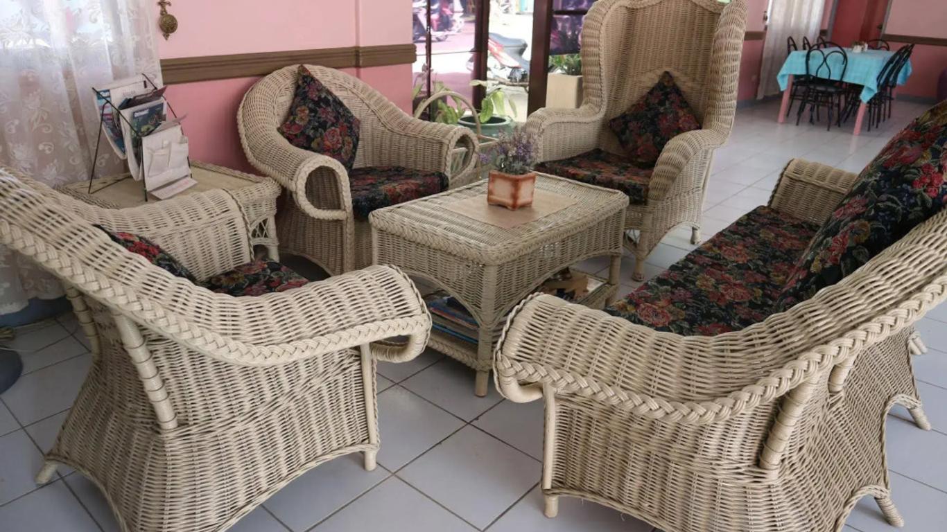 Tropical Sun Inn