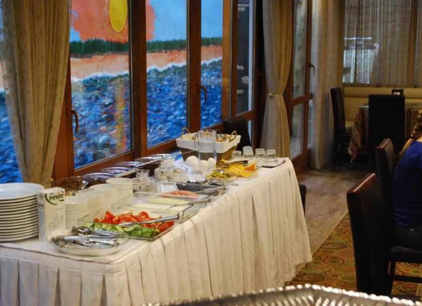 Buffet Photo