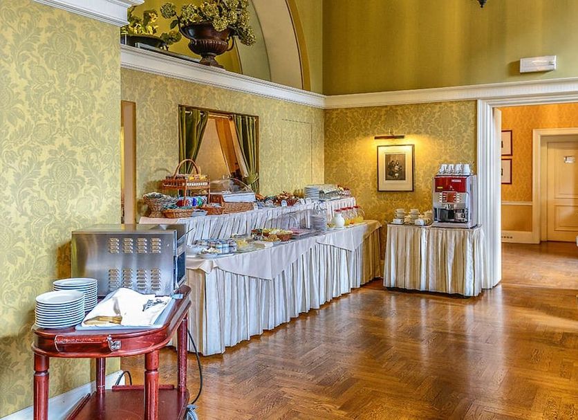 Buffet Photo