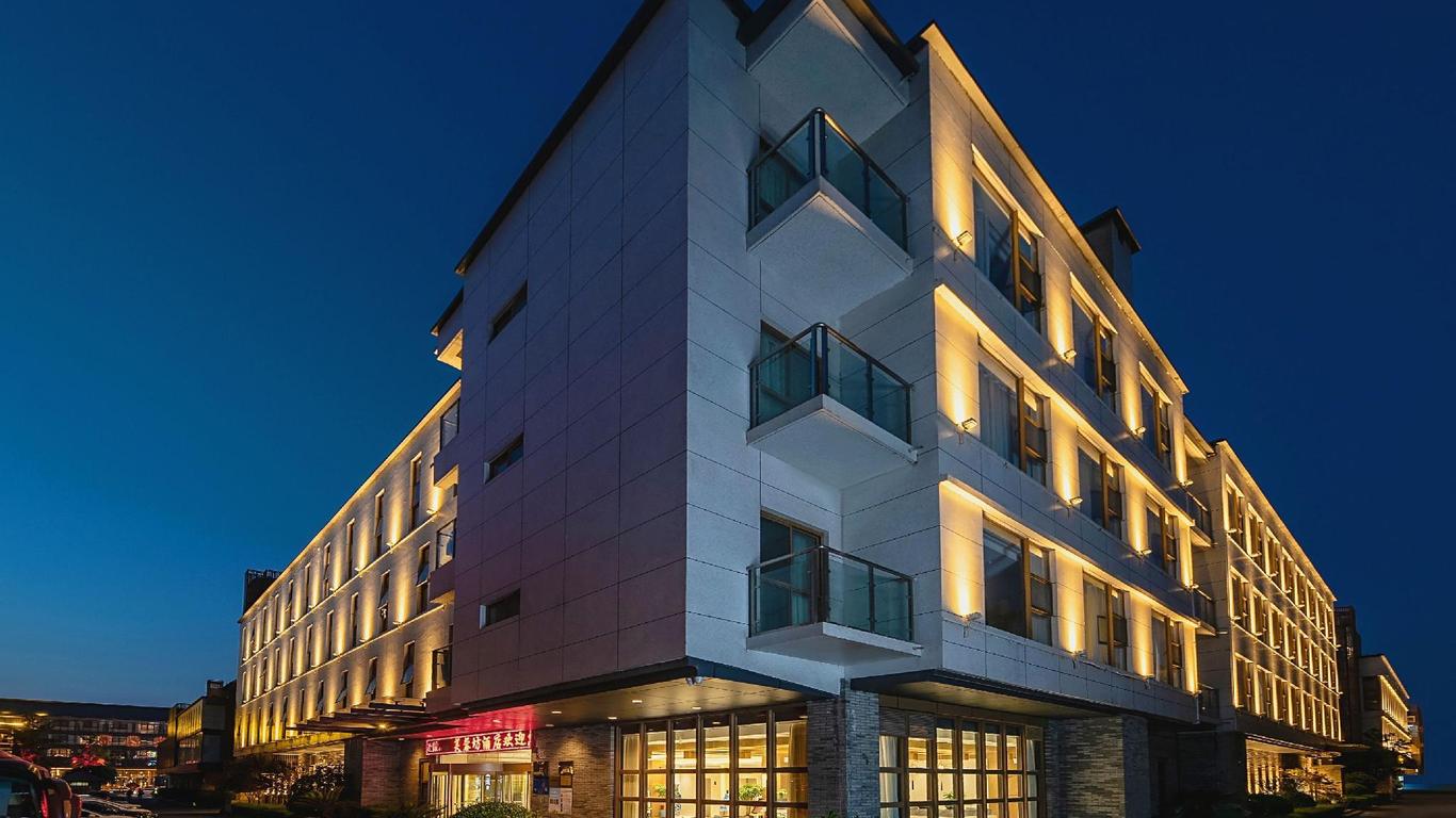 Lotus Hotel