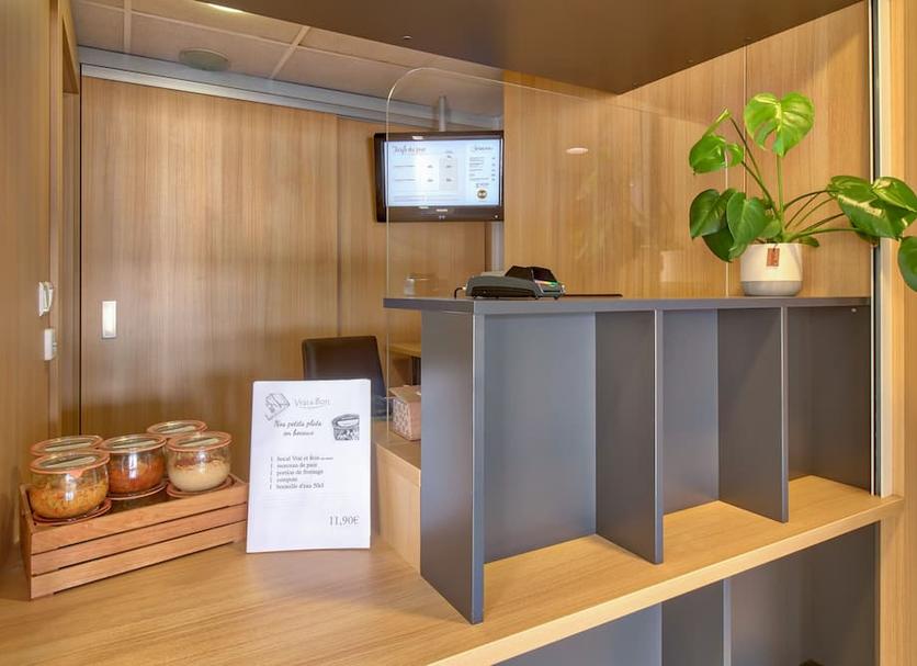 Front desk Photo