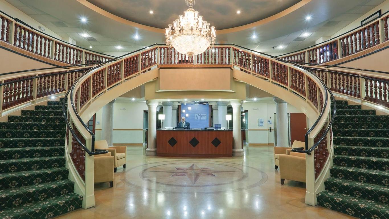 Holiday Inn Express & Suites Bakersfield Central