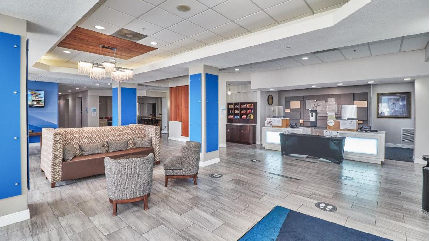 Holiday Inn Express Hotel & Suites Clearwater/Us 19 N, An IHG Hotel