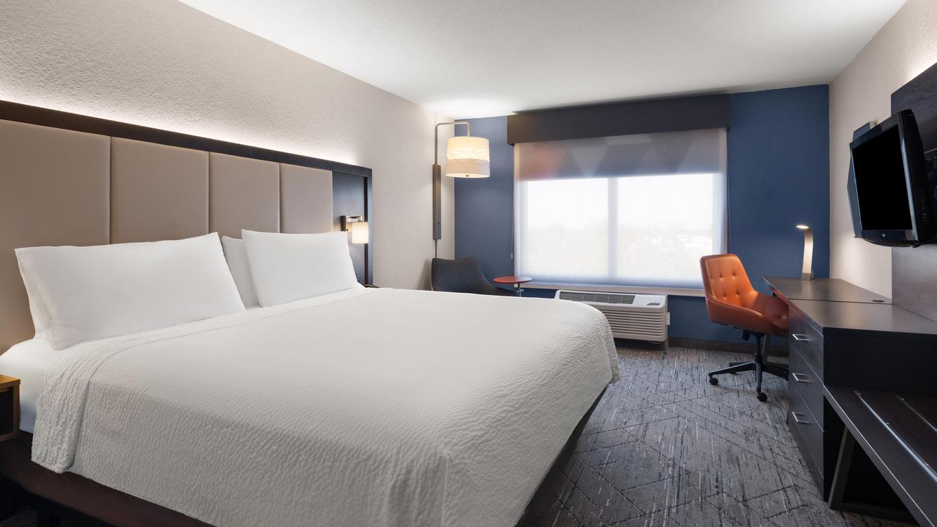 Holiday Inn Express & Suites St. Petersburg North (I-275)