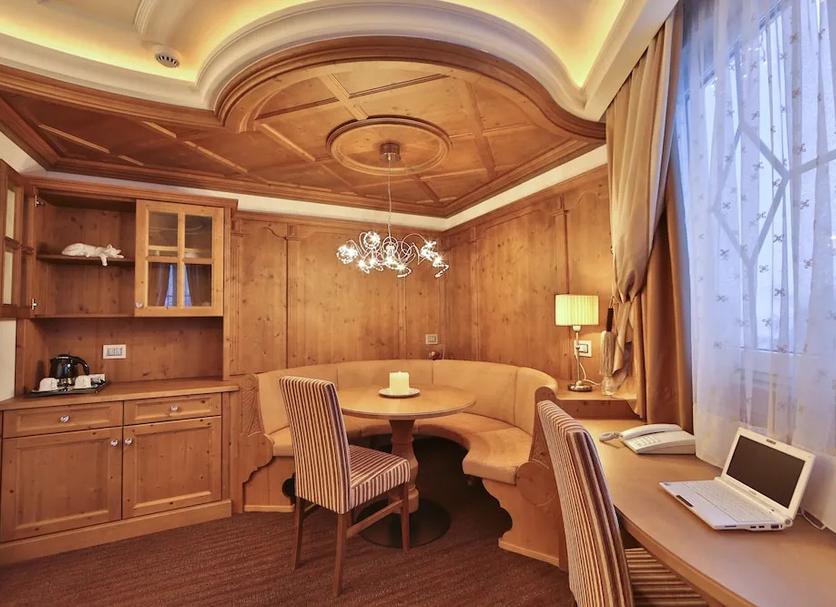 Dining room Photo