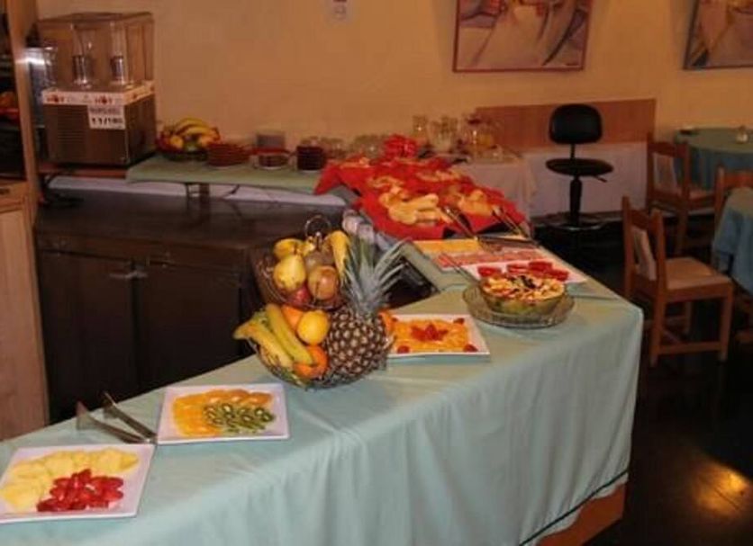 Buffet Photo
