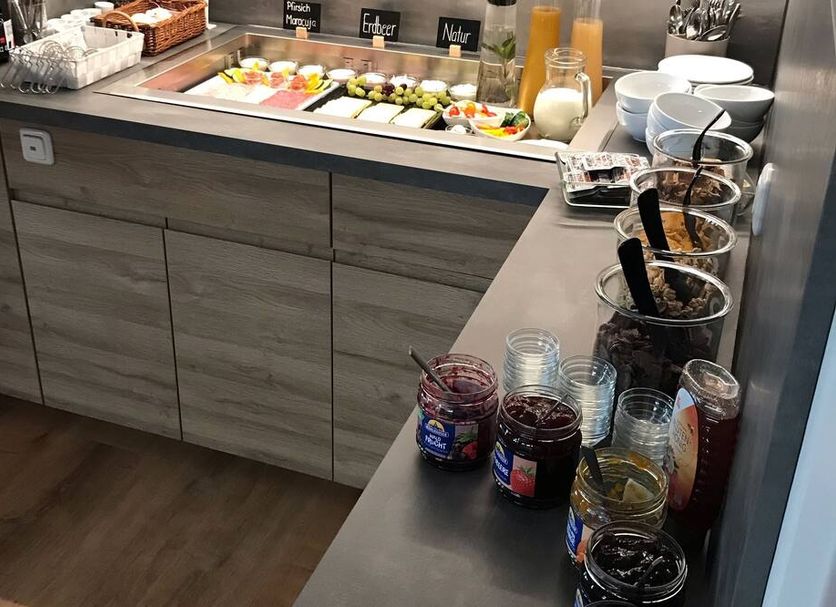 Buffet Photo