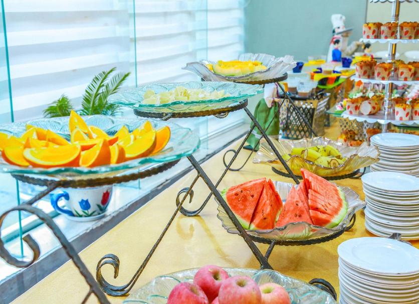 Buffet Photo