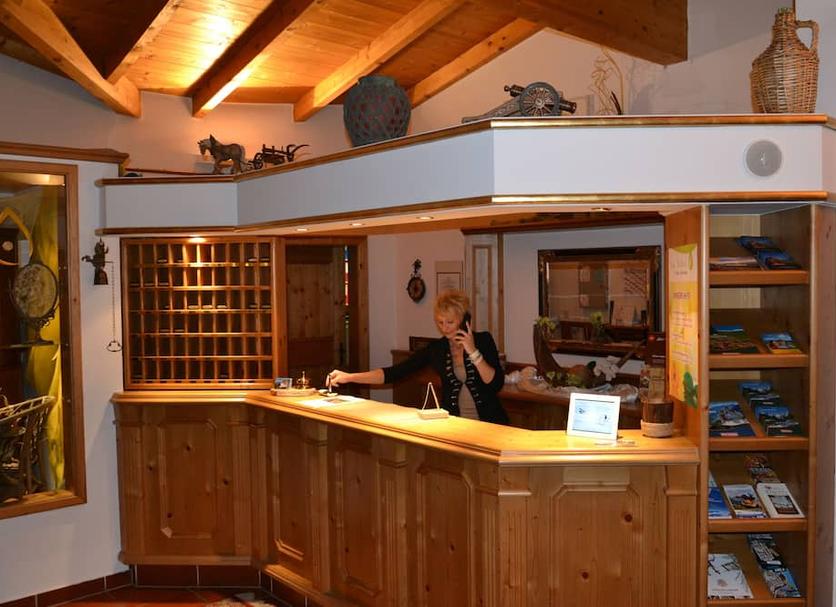 Front desk Photo