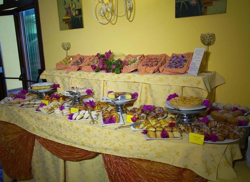 Buffet Photo