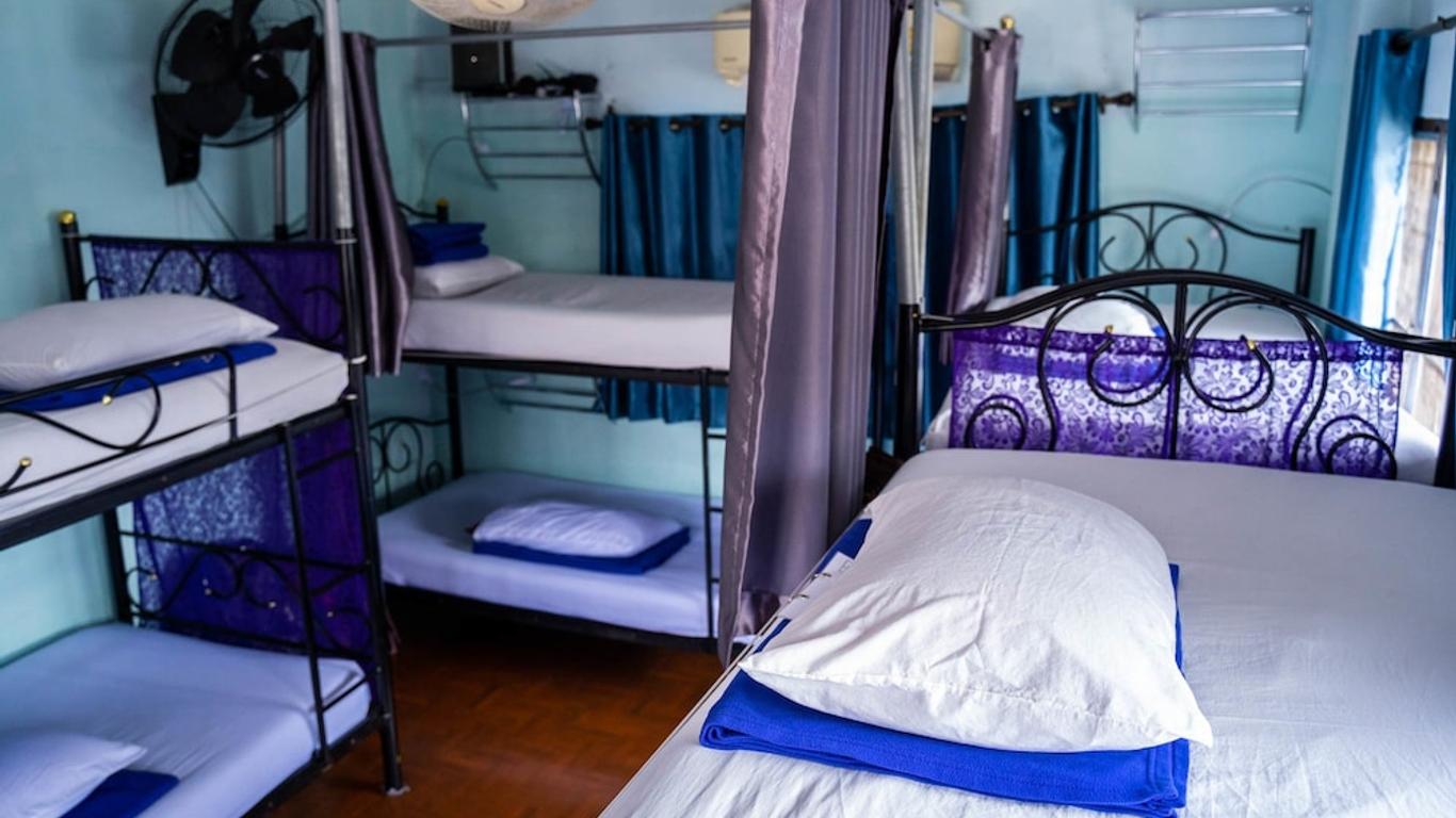 Thailand Wow Guesthouse - Hostel - Adults Only