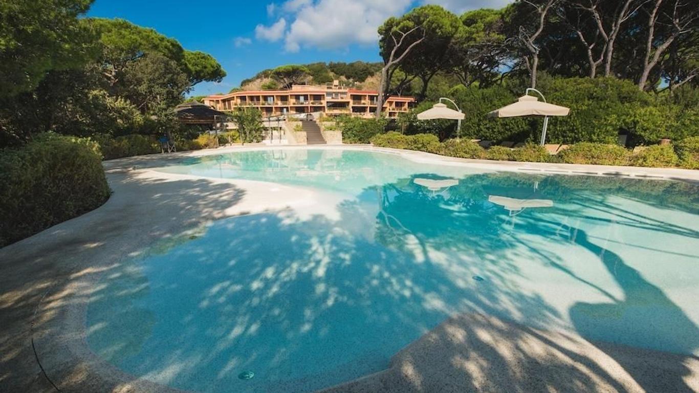 Roccamare Resort
