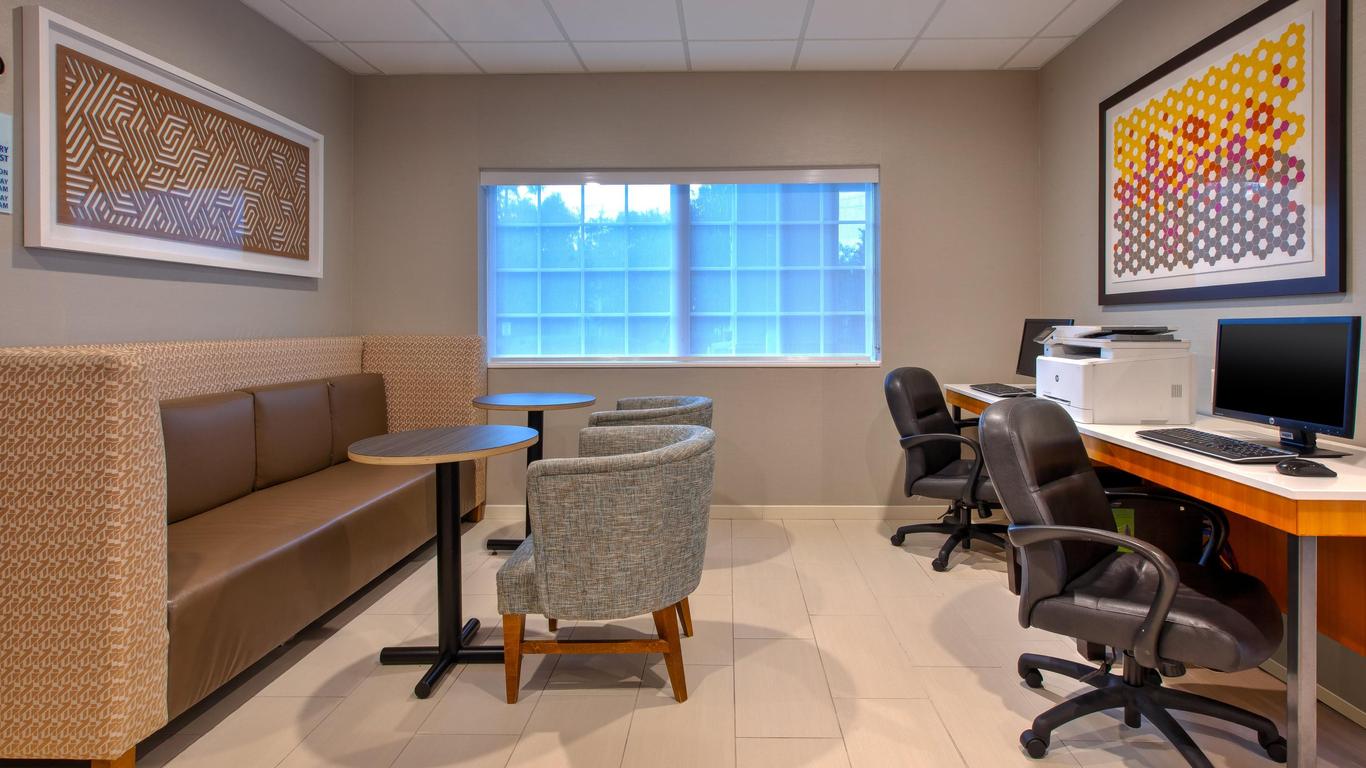 Holiday Inn Express & Suites Absecon-Atlantic City Area By IHG