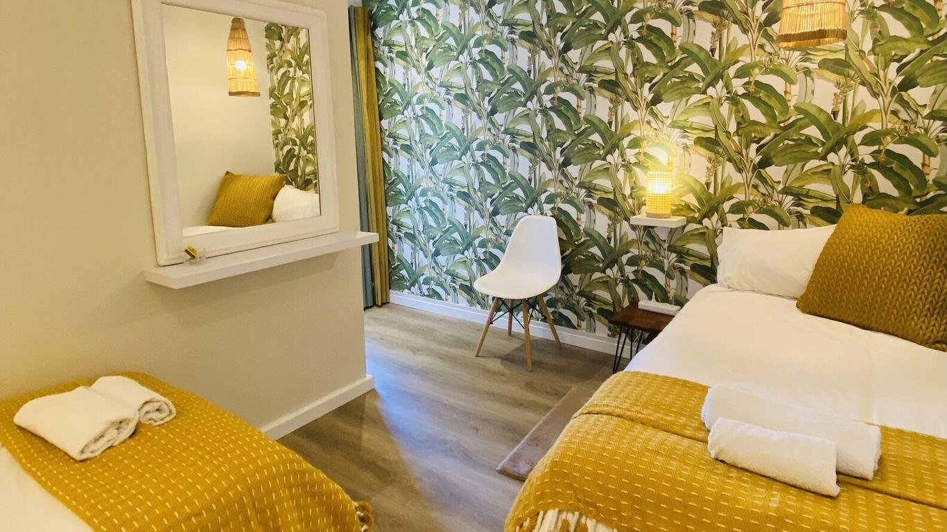 Dolphin Circle Bed and Breakfast