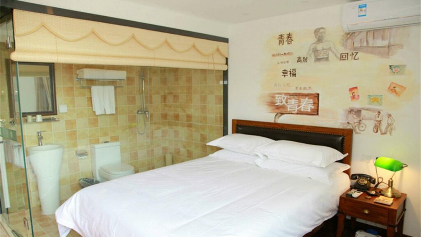 Pofit Nostalgia Theme Hotel