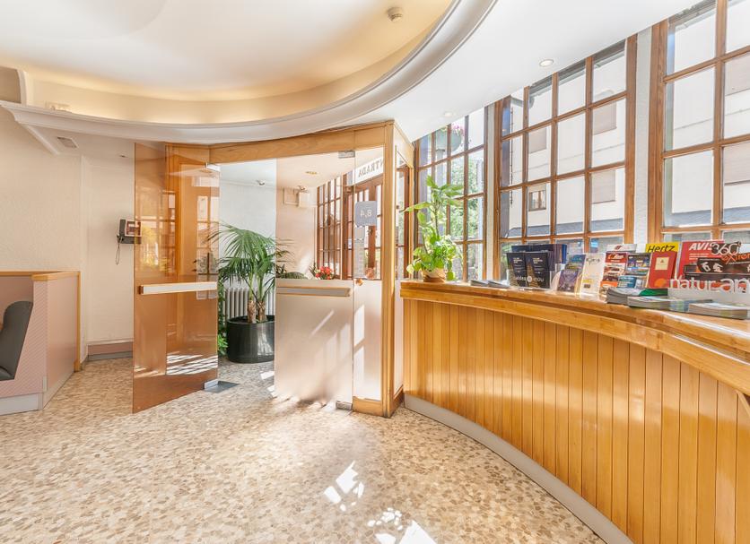 Front desk Photo