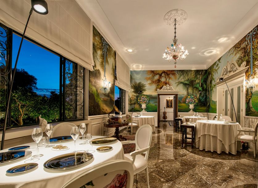 Restaurant Photo
