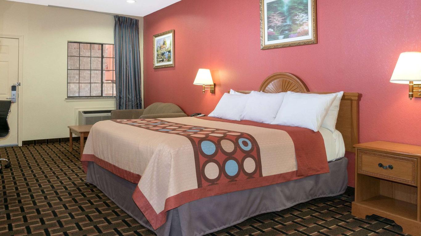 Super 8 by Wyndham Stafford Sugarland Area