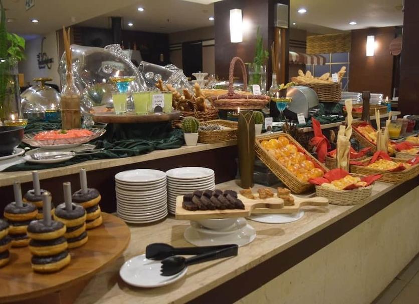 Buffet Photo