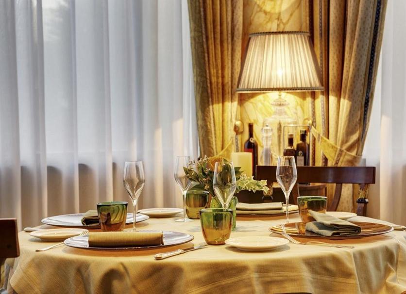 Dining room Photo