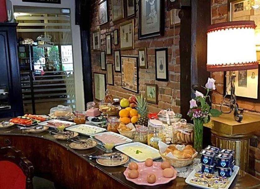 Buffet Photo